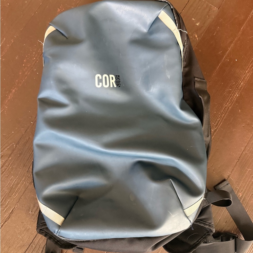 Cor Surf backpack 40L
Carryon 
Laptop pocket